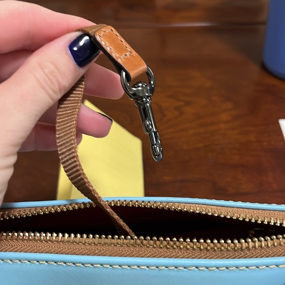Dooney & Bourke crossbody - Picture 9 of 10